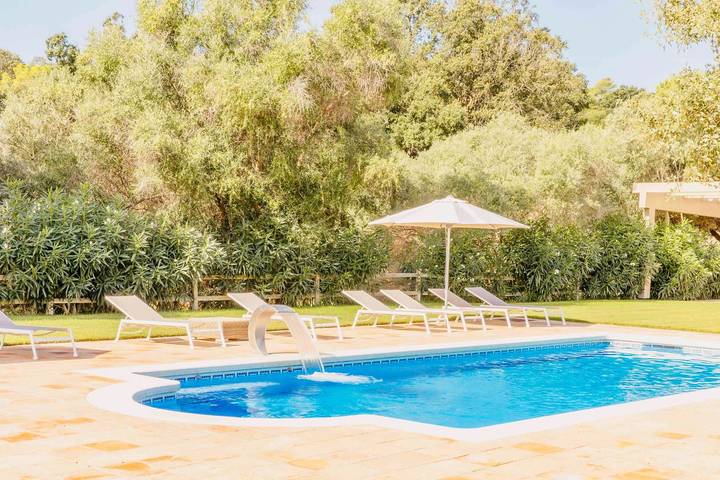 Chalet para 30 personas, con Jacuzzi y Terraza además de Jardín y Piscina en Provincia de Gerona