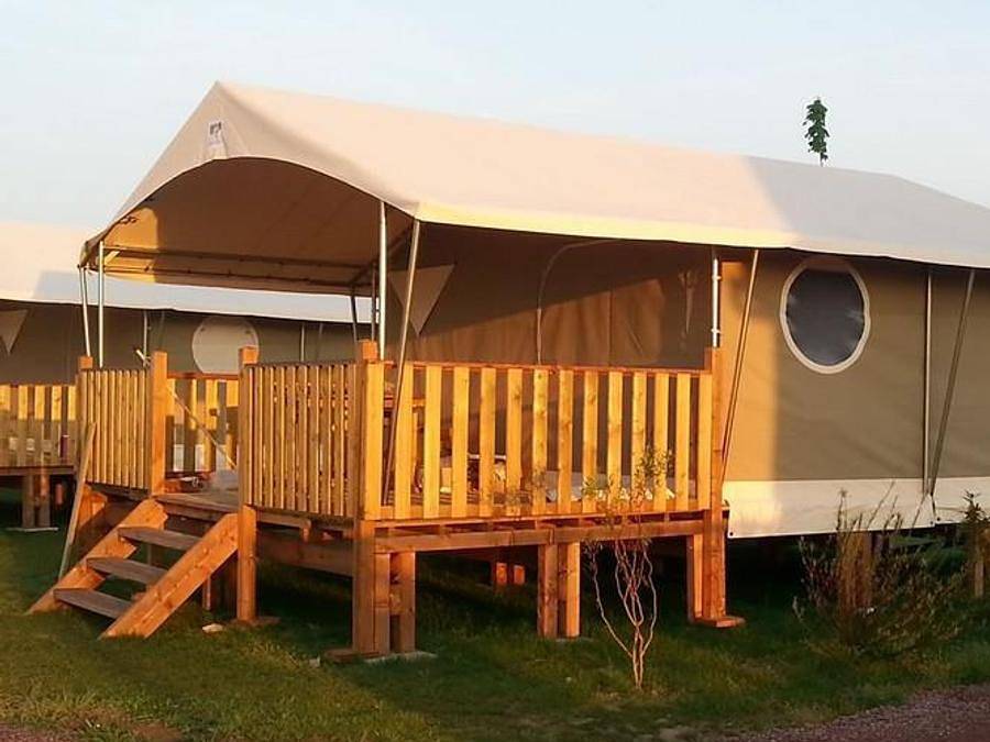 Flower Camping Loire et Châteaux - Bungalowtent 5 personen - Standaard 20m² (2 kamers) - zonder sanitair in Bréhémont, Loiredal