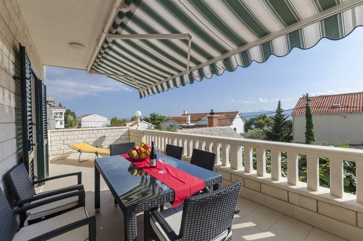 Ferienwohnung für 9 Personen, mit Terrasse und Garten in Bol