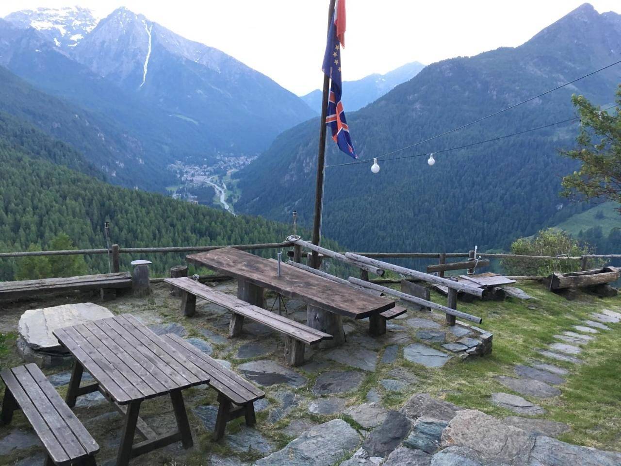 Rifugio Guide Frachey in Ayas, Alpi Pennine