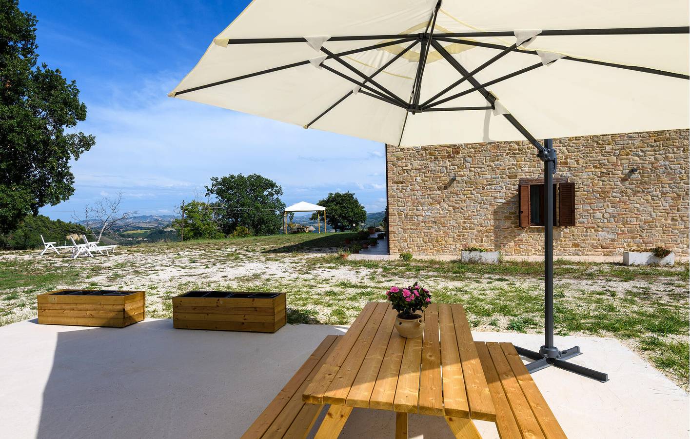 Holiday home for 5 people with terrace in Montedinove, Ascoli Piceno Province
