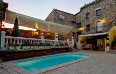 Maison d’hôte pour 2 personnes, avec piscine et terrasse à La Caunette