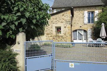 Location de vacances pour 4 personnes, avec terrasse ainsi que jardin et jacuzzi à Vaureilles