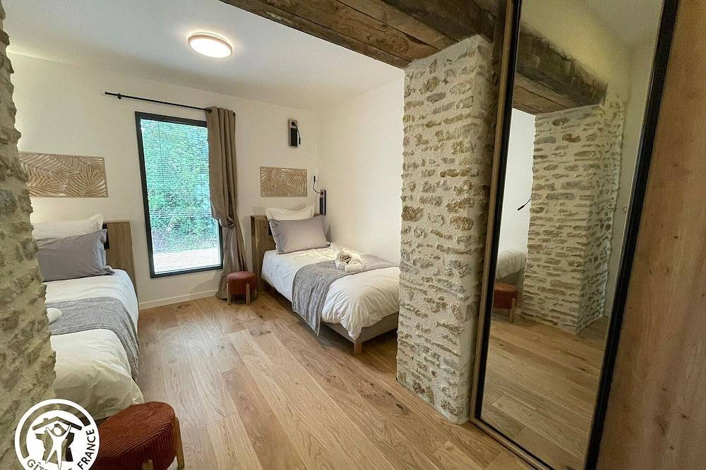 Gîte Vendée avec Spa et Terrasse in Les Pineaux, Région de La Roche-sur-Yon