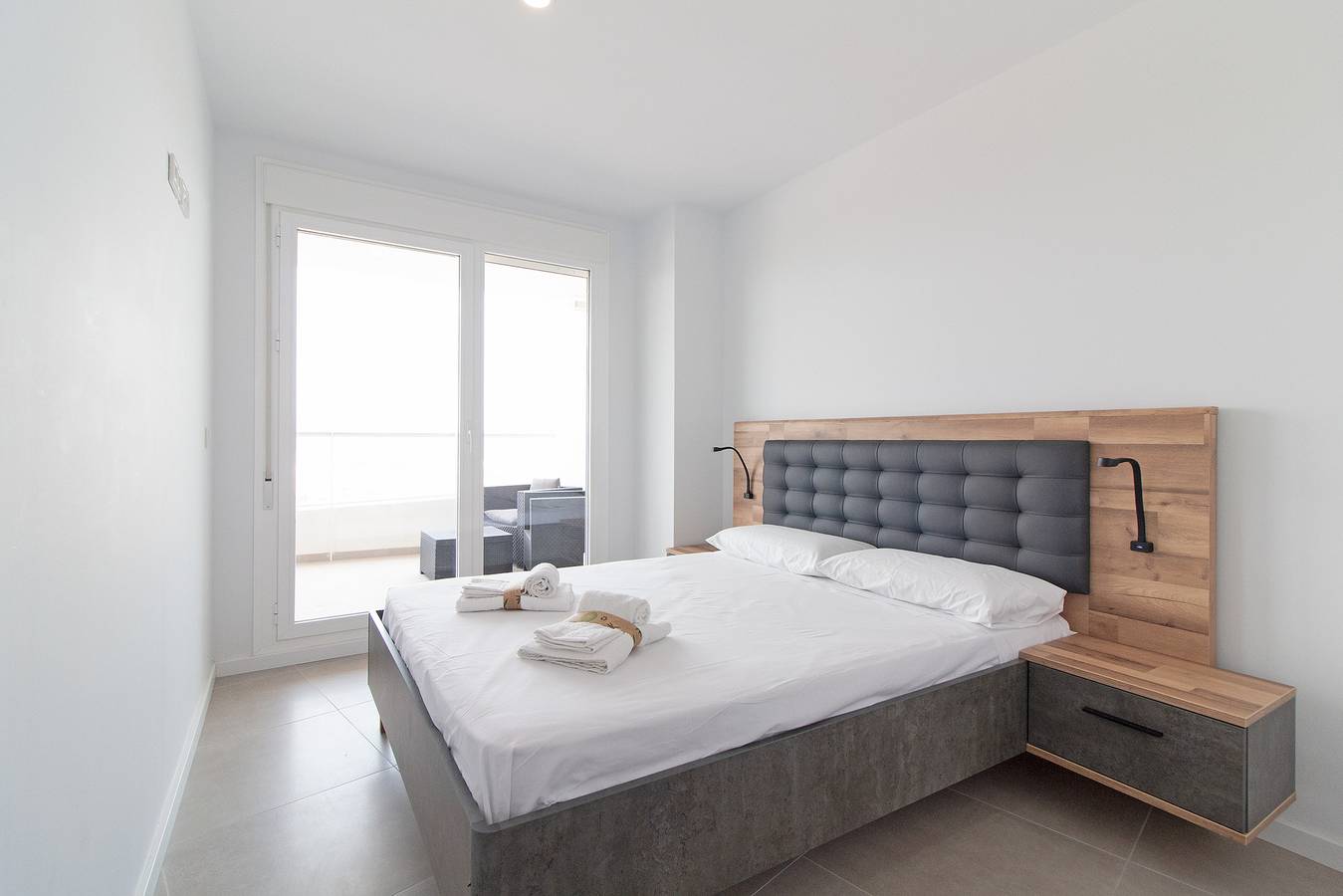 Apartamento entero, Global Properties: Apartamento de dos terrazas con vistas al mar y piscina en Canet in Canet de Berenguer, Costa de Valencia