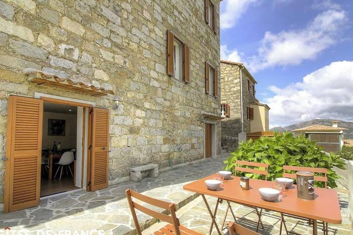 Location de vacances pour 2 personnes, avec jardin à Altagène