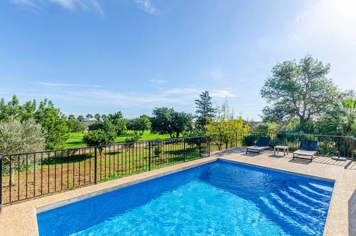 Villa für 5 Personen, mit Terrasse und Pool sowie Garten - 1