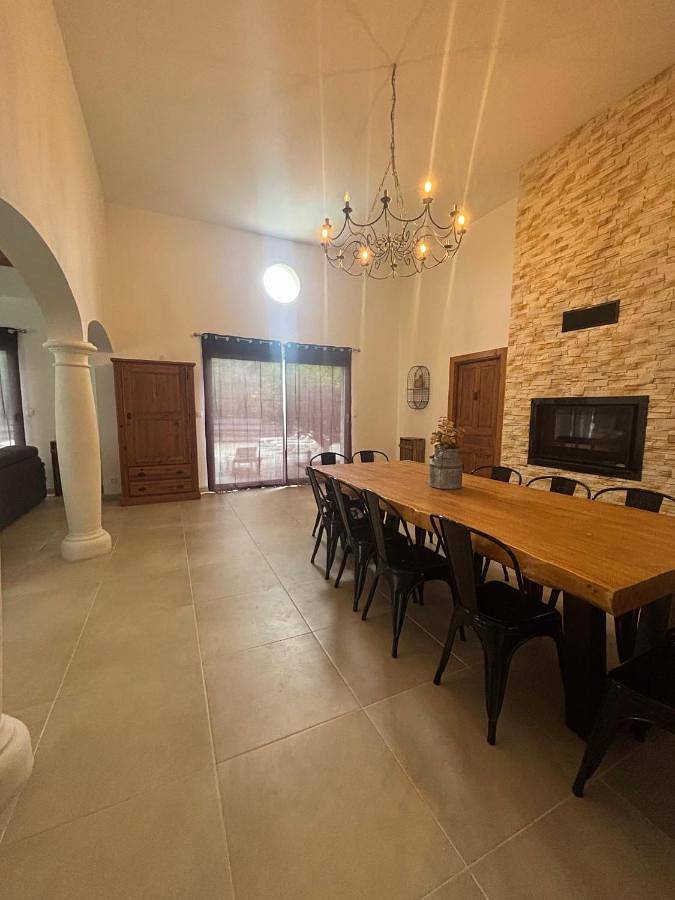Location de vacances pour 12 personnes, avec jardin ainsi que vue et piscine, animaux acceptés à Magalas - 2