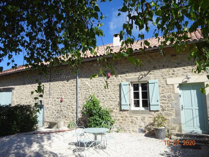 Gîte pour 4 personnes, avec piscine, adapté aux familles
