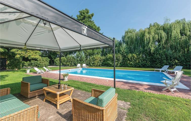 Poolside Charme: 600sqft Apartment mit Parkplatz & WiFi in Goito, Mantua Provinz