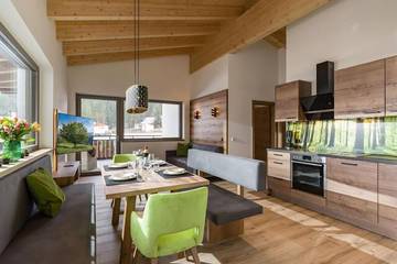 Hütte für 4 Personen, mit Garten und Whirlpool sowie Balkon in Achenkirch