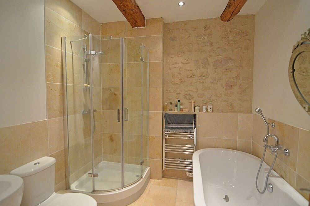 Beautiful village house with heated pool, air con, near Pezenas, Languedoc in Aumes, Côte d'Améthyste