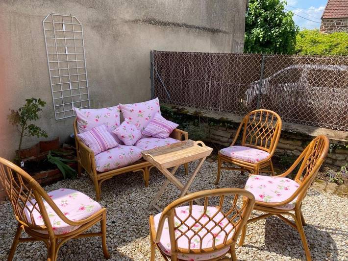 Location de vacances pour 9 personnes, avec Terrasse et Jardin à Guillon