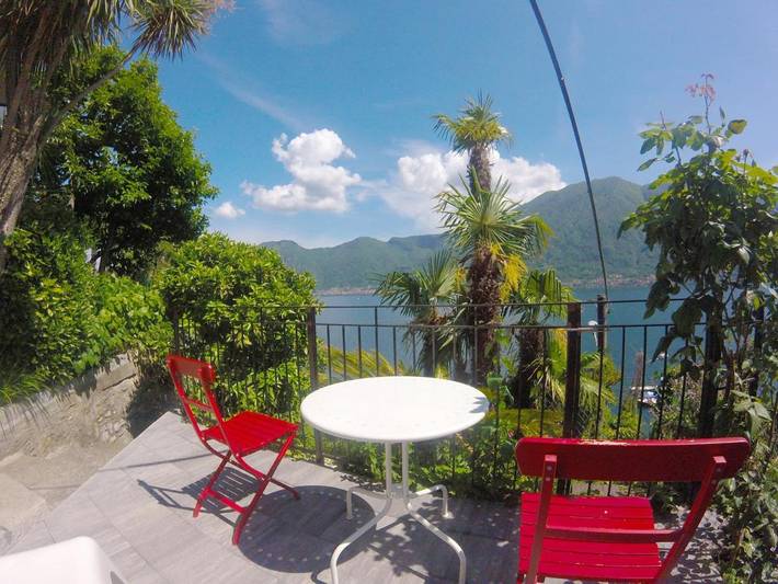 Ferienwohnung für 4 Personen, mit Terrasse und Garten sowie Ausblick und Seeblick in Sala Comacina