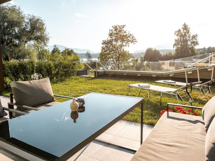 Ferienwohnung für 5 Personen, mit Terrasse und Garten sowie Seeblick