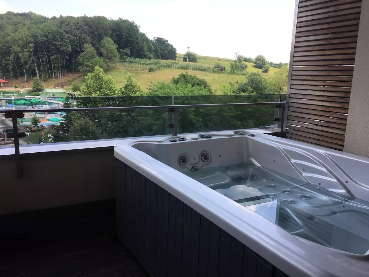 Glamping Villa medium - 50m² - 2 Schlafzimmer - 4 Personen in Ljutomer, Untersteiermark