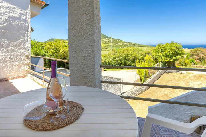 Appartamento intero, Appartamento 'Con Terrazza' con Vista Mare, Wi-Fi e Aria Condizionata in La Muddizza, Valledoria