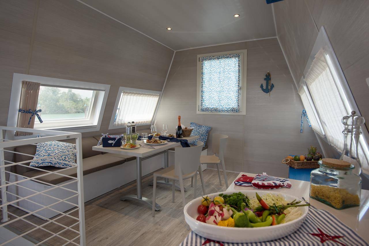 Houseboat for 6 people with pool in Lignano Sabbiadoro, Venetia