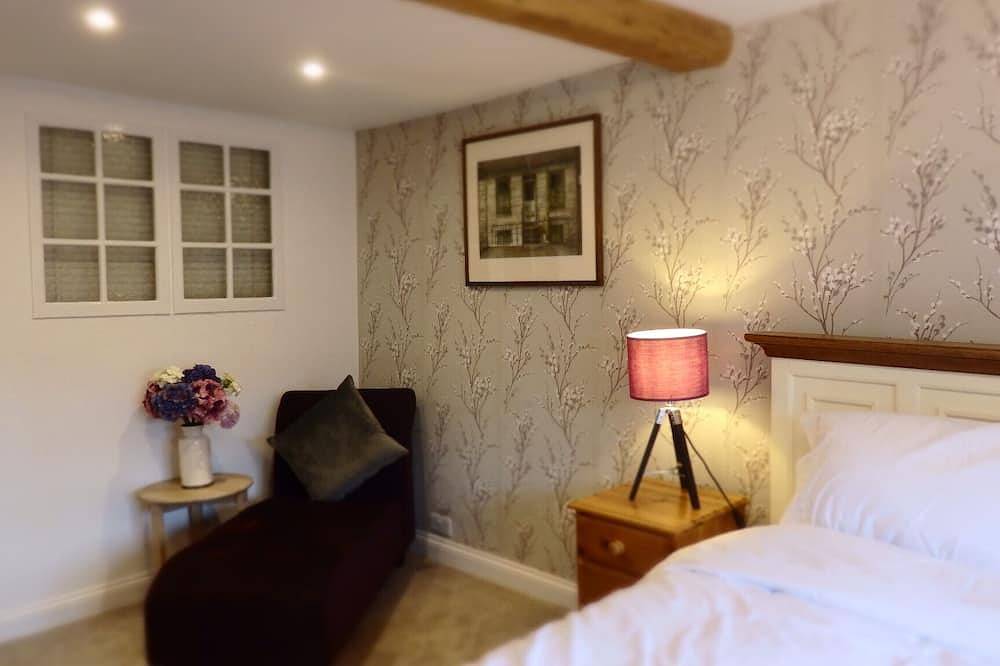 The Cotswolds -  The Lodge - Grade Ii listed cottage in the centre of Burford in Burford, Oxfordshire