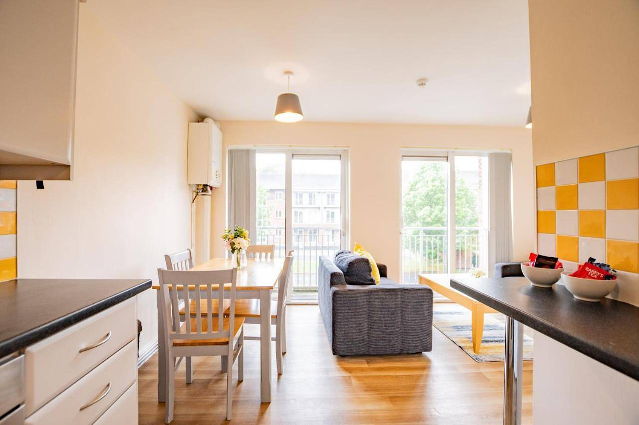 Entire apartment, Four-Bedroom Apartment in Limerick, County Limerick