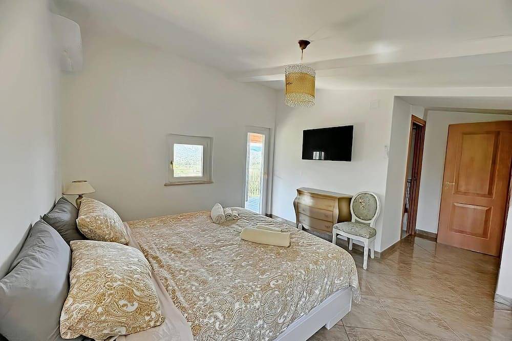 Panoramic home with fenced in yard in the heart of Val Comino, Atina, Italy in Atina, Frosinone Provinz