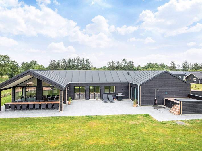Ferienhaus für 16 Personen, mit Terrasse und Garten in Kvie Sø