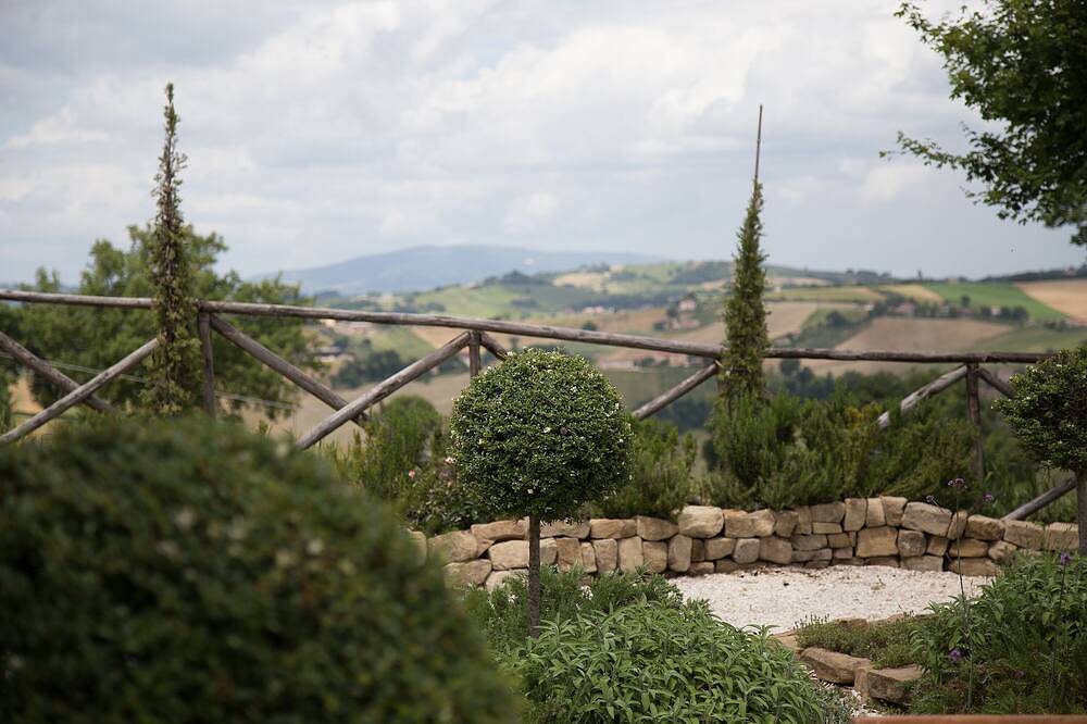 Exclusive Use Private 2 Br Villa - Swimming Pool, Large Garden & Great Views in San Ginesio, Macerata Province