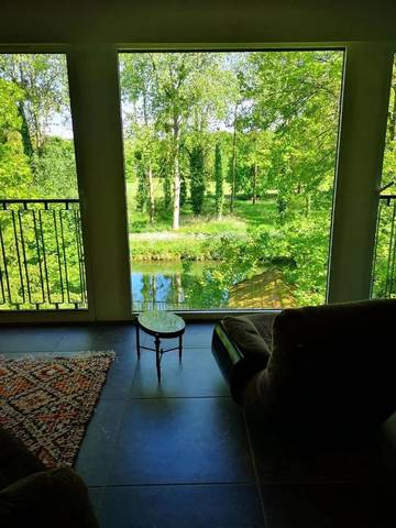 Location de vacances pour 15 personnes, avec vue sur le lac ainsi que terrasse et vue à Brunoy