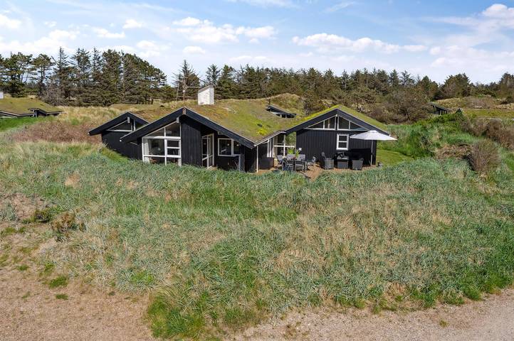 Ferieudlejning for 8 personer, med børnepool og terrasse såvel som sauna og jacuzzi i Blokhus