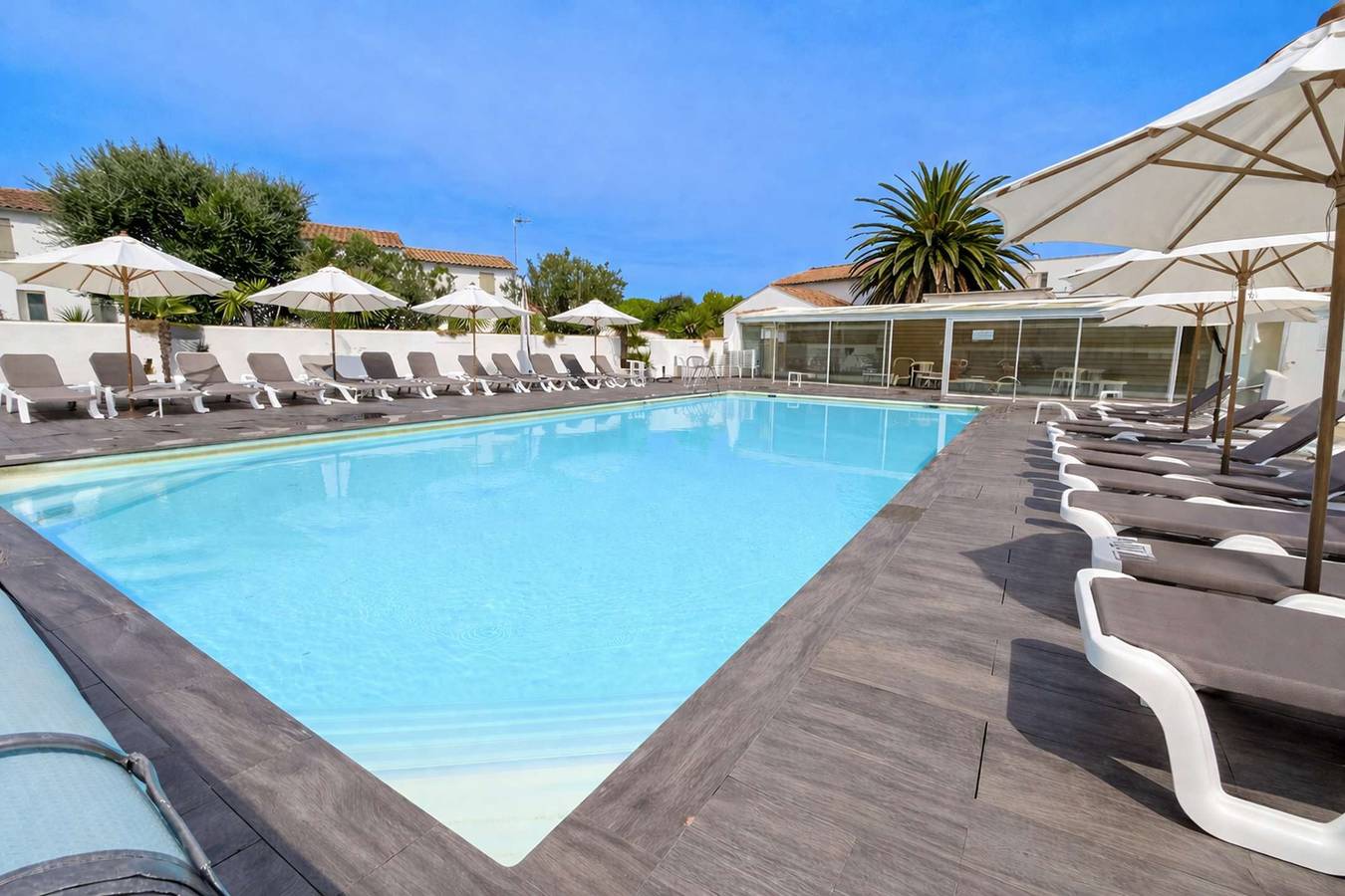 Entire holiday apartment, House in residence close to beaches and shops in La Couarde-sur-Mer, Ile de Re