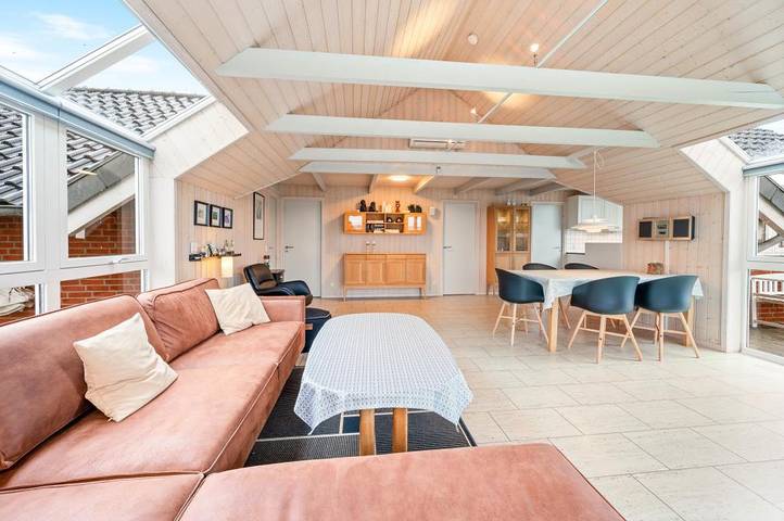 Zentrales und strandnahes Ferienhaus mit Whirlpool in Søndervig, Holmsland Klit