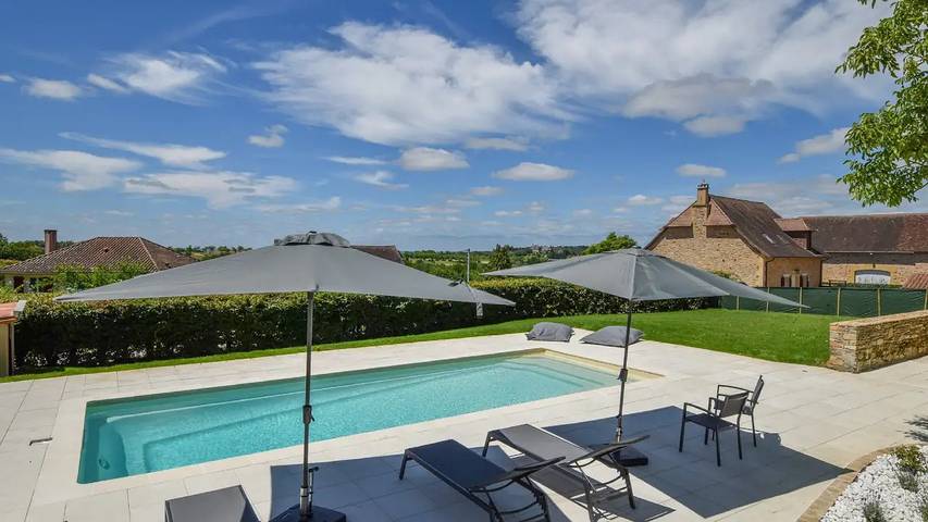Location de vacances pour 11 personnes, avec terrasse ainsi que piscine et jardin à Saint-Médard-d'Excideuil - 4