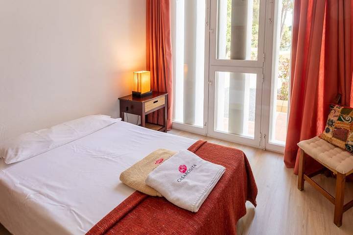 Casa Rosita, Wifi gratuit, à 75 mètres de la plage de Niu Blau, familles idéales. in Cala Pada, Santa Eulària des Riu