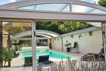 Gîte pour 10 personnes, avec terrasse ainsi que jacuzzi et jardin à Daumeray
