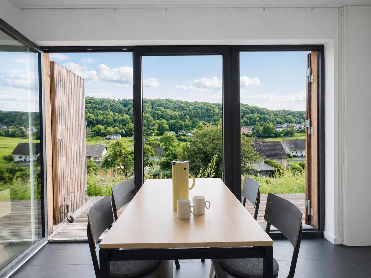 Natur und Architektur Eifel - Ferienhaus für Wellness und Yoga - Bio Designhaus mit Sauna im Vulkankrater in Immerath, Vulkaneifel