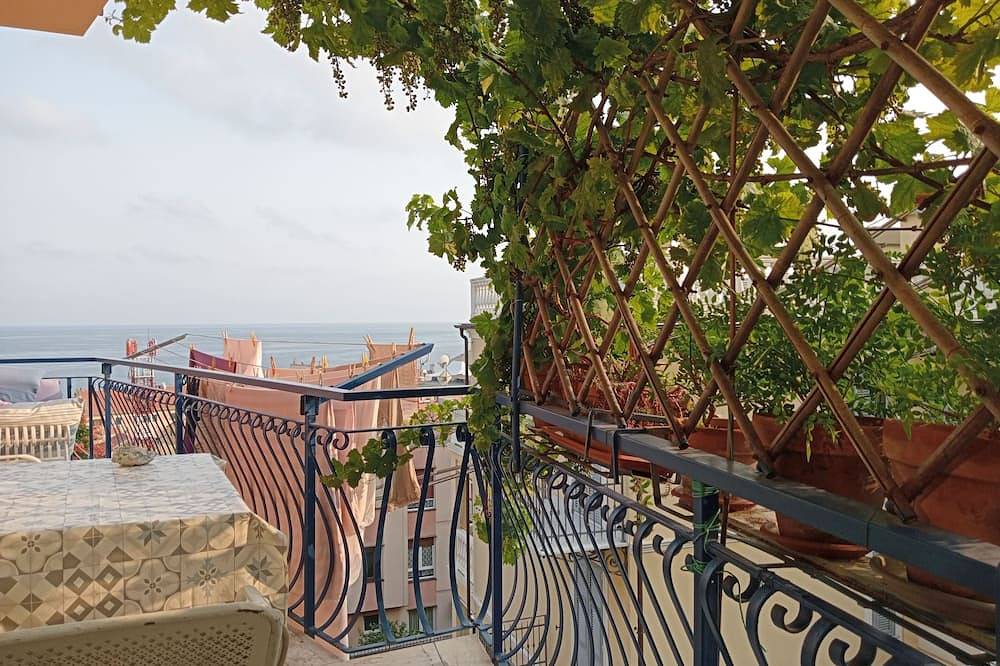 Apartamento entero, Apartamento con vistas al mar, a 5 minutos de la playa. in Finale Ligure, Finale Ligure Municipio