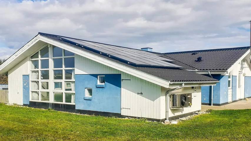 Ferienhaus für 13 Personen, mit Terrasse und Whirlpool sowie Pool und Sauna, mit Haustier in Kærgården