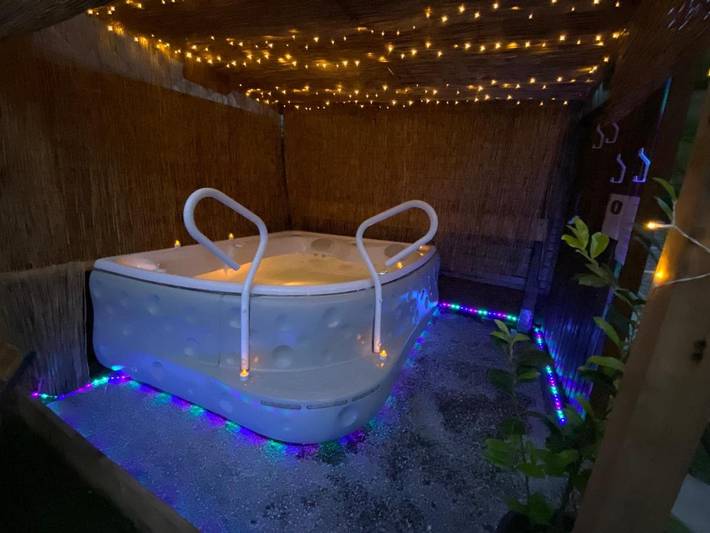 Gîte pour 2 personnes, avec Jacuzzi et Terrasse ainsi que Jardin et Vue à Urbès