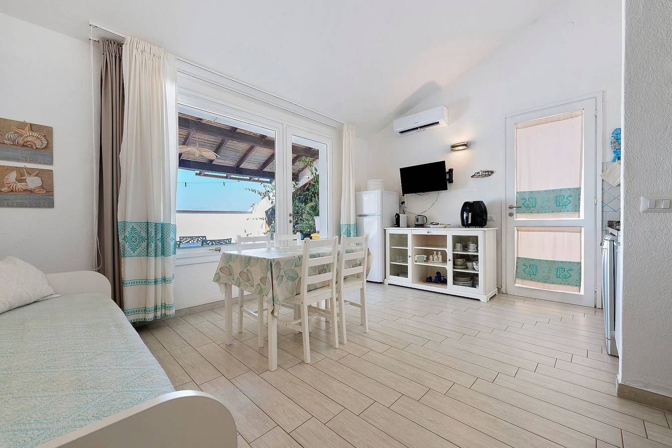 Ferienhaus 'Love Sant'elmo' mit Meerblick, Wi-Fi und Klimaanlage in Sant'Elmo, Castiadas