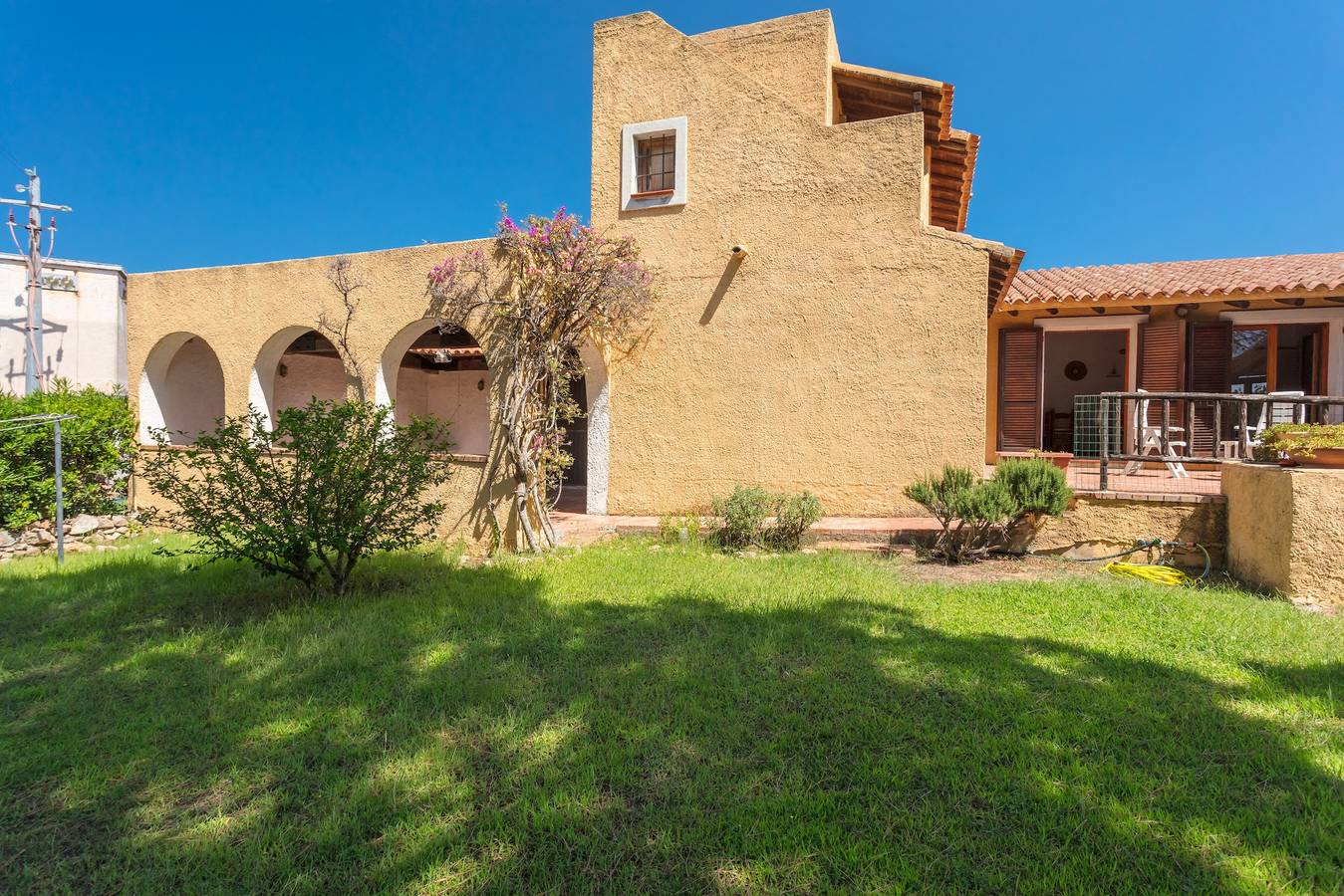 Maison de vacances située au calme, avec vue sur la mer, jardin et terrasse. in Baja Sardinia, Arzachena