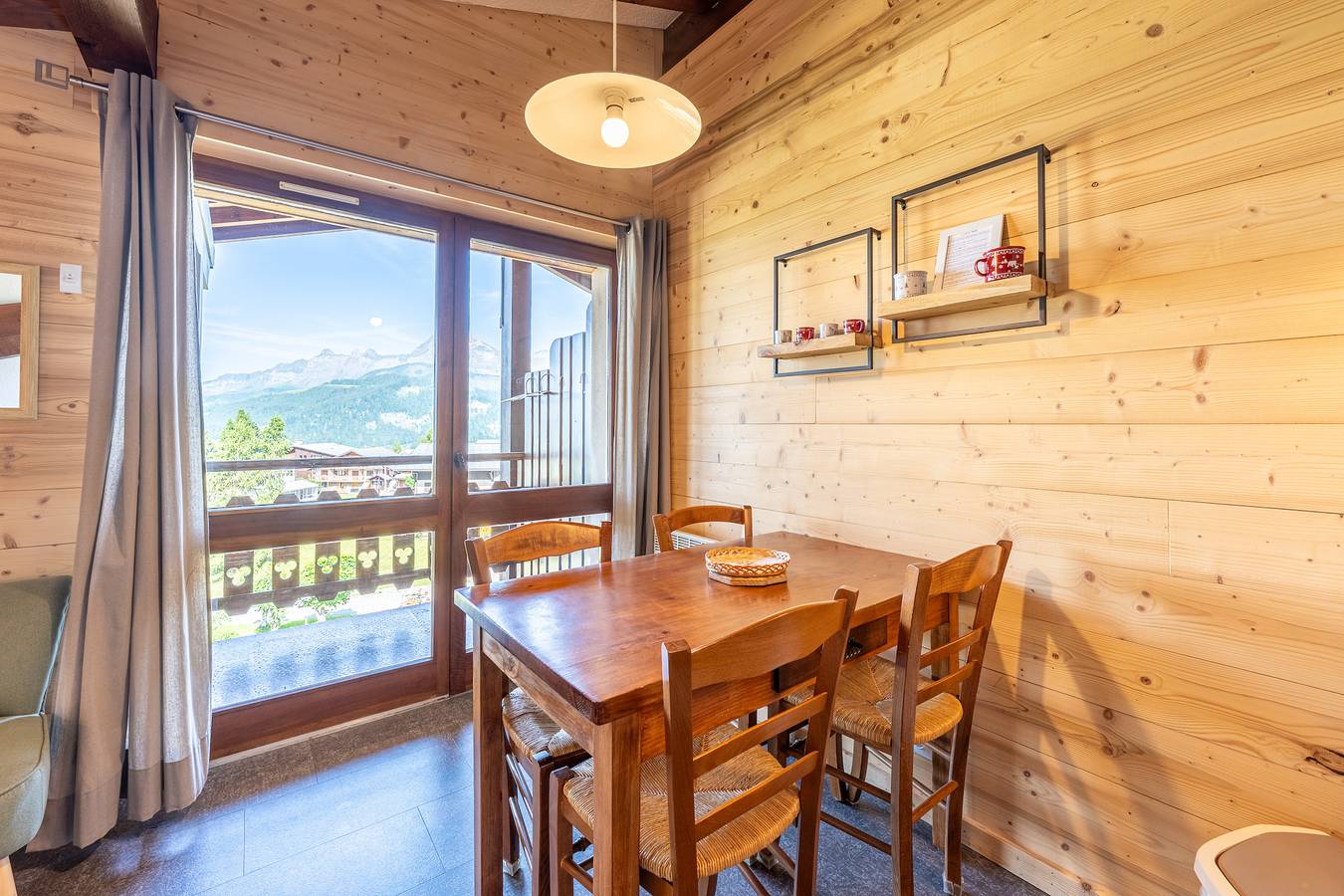 Studio entier, Studio '18 - Le Chamois' avec vue sur les montagnes, balcon et Wi-Fi in Cohennoz, Région d'Albertville
