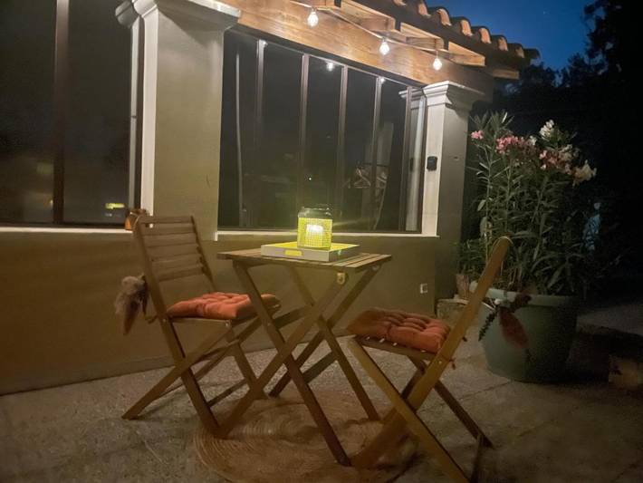 Gîte pour 2 personnes, avec vue ainsi que piscine et jardin à Maubec - 2