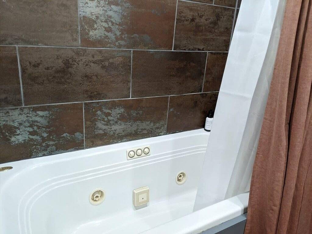 Loblolly Pines Centerpoint Camp House with Hot Tub in Eureka Springs, Carroll County (AR)