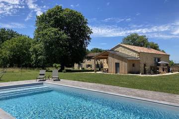Gîte pour 6 personnes, avec jacuzzi et piscine ainsi que terrasse et jardin, animaux acceptés à Monpazier