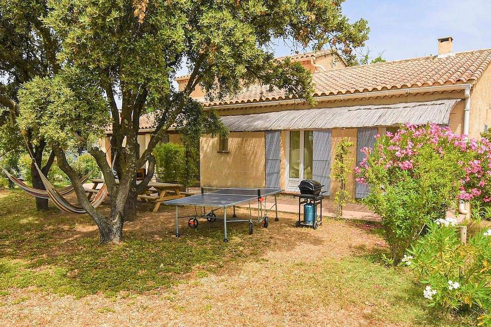 Stunning home in Mazan in Mazan, Parc naturel régional du Mont-Ventoux
