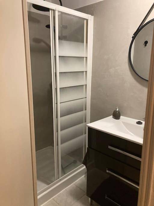 Appartement entier, Apartment with Terrace in Champigneulles, Région de Nancy