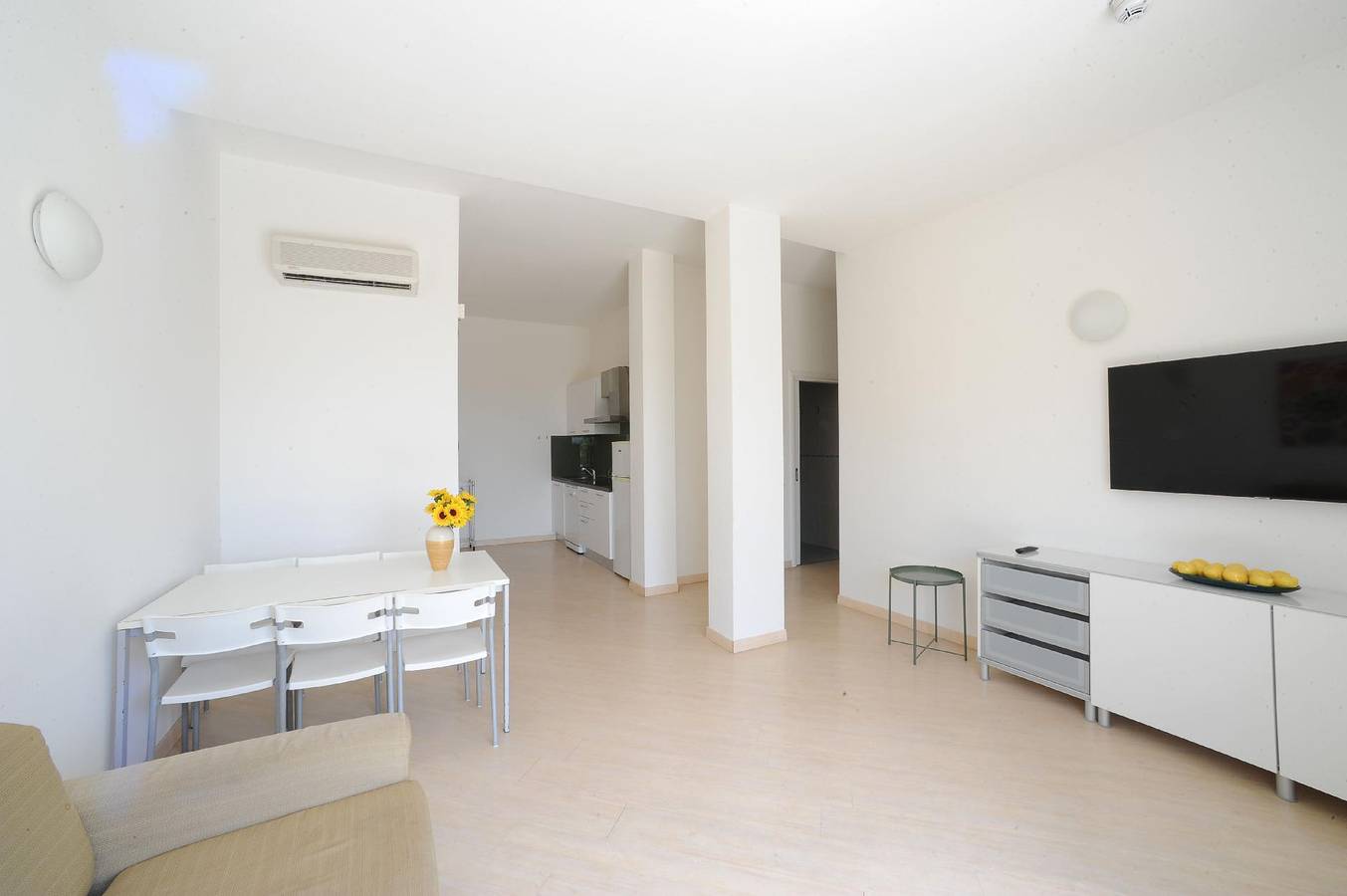 Entire holiday apartment, Three-room apartment with partial lake view in Malcesine, Garda Mountains
