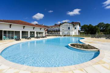 Gîte pour 7 personnes, avec jacuzzi et piscine ainsi que terrasse et jardin, animaux acceptés à Cassen