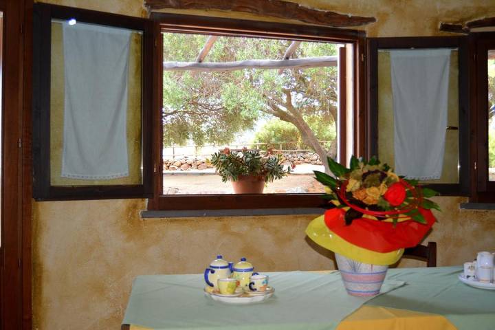Casa vacanza per 3 persone, con panorama e giardino in Golfo di Orosei