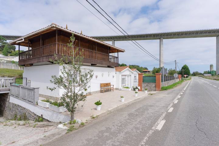 Appartement entier, Appartement « La Casona De Carcedo 1 » sous un hórreo asturien in Soto del Barco, Côte Cantabrique